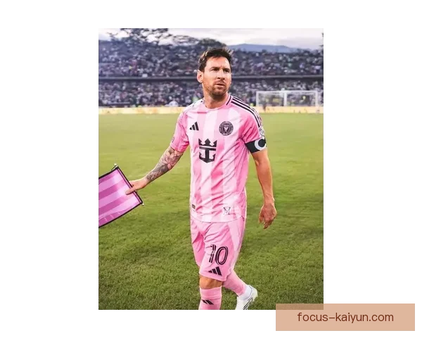 梅西加盟迈阿密国际后首次亮相展现惊人技术力 球迷期待新赛季表现